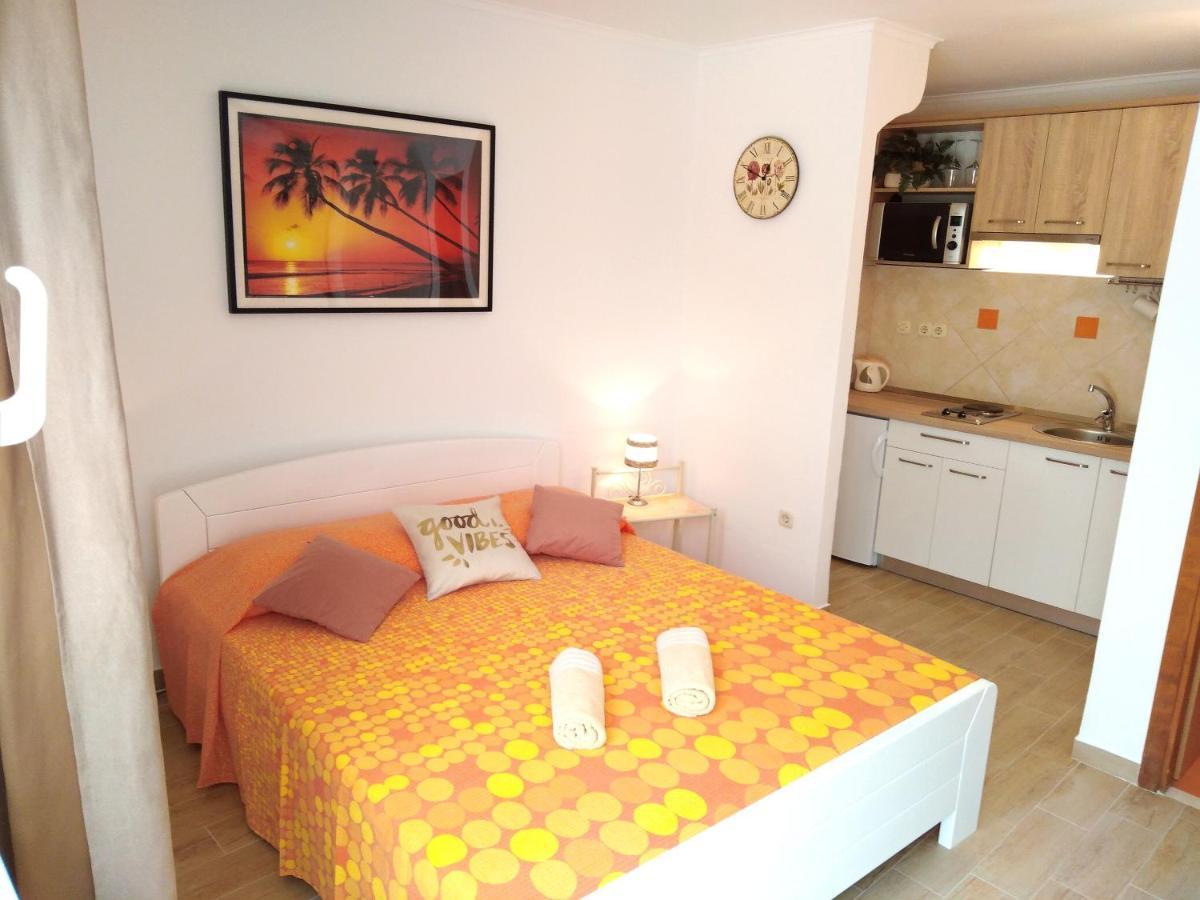Apartments Green & Orange Hvar Town Exterior photo