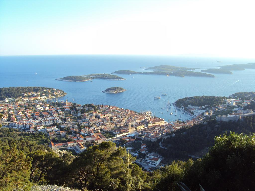 Apartments Green & Orange Hvar Town Exterior photo